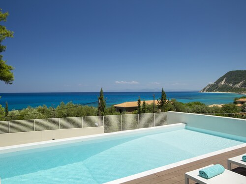 Ionian White Villas 250m from a sandy beach & close to Agios Nikitas!