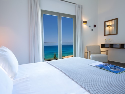 Ionian White Villas 250m from a sandy beach & close to Agios Nikitas!