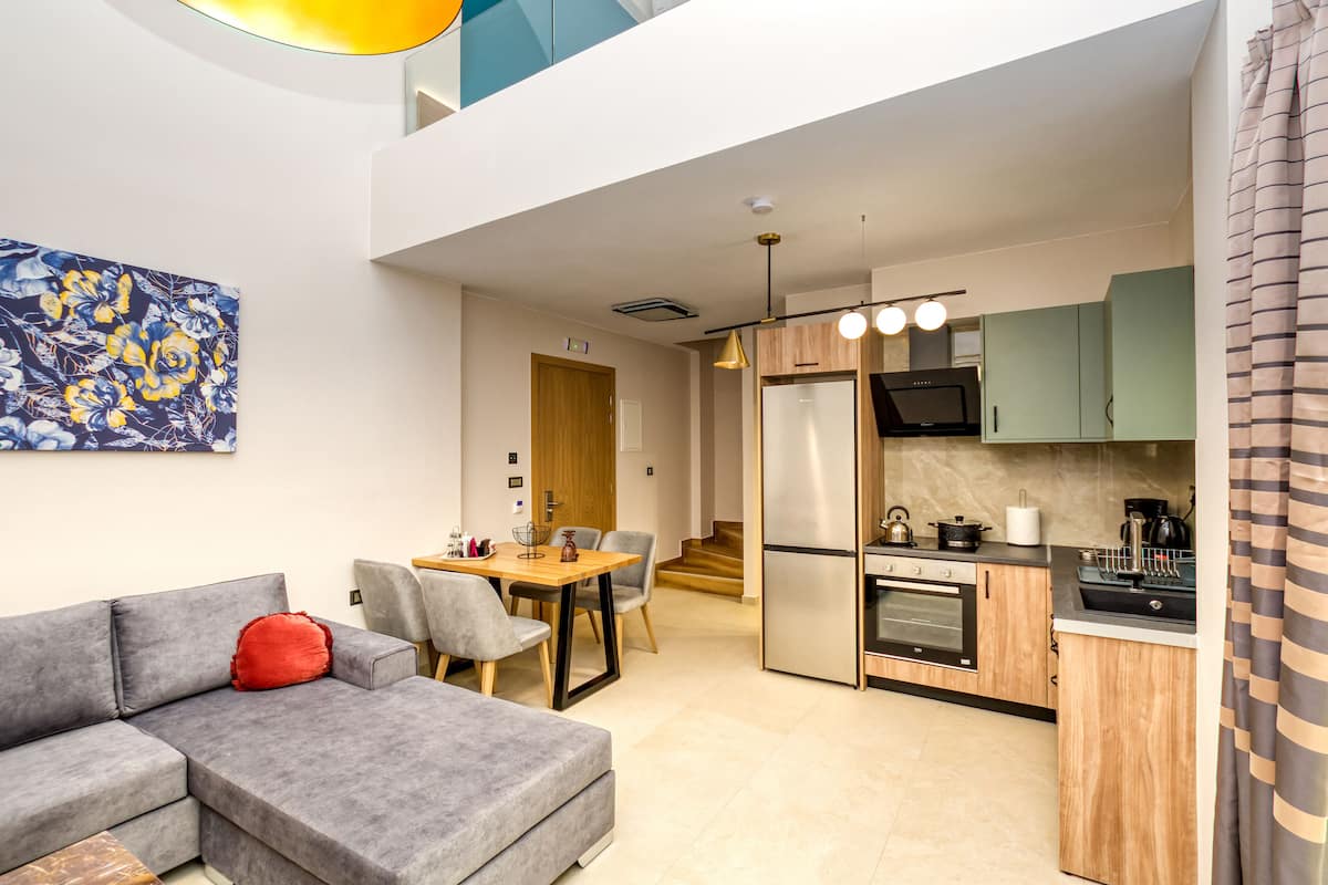 Suite-Split Level, Mountain View | Living area | 32-inch Smart TV with cable channels, TV