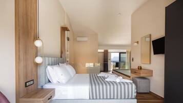 Two Bedroom Suite Split Level, Sea View | 1 makuuhuone, ylelliset vuodevaatteet, tallelokero huoneessa