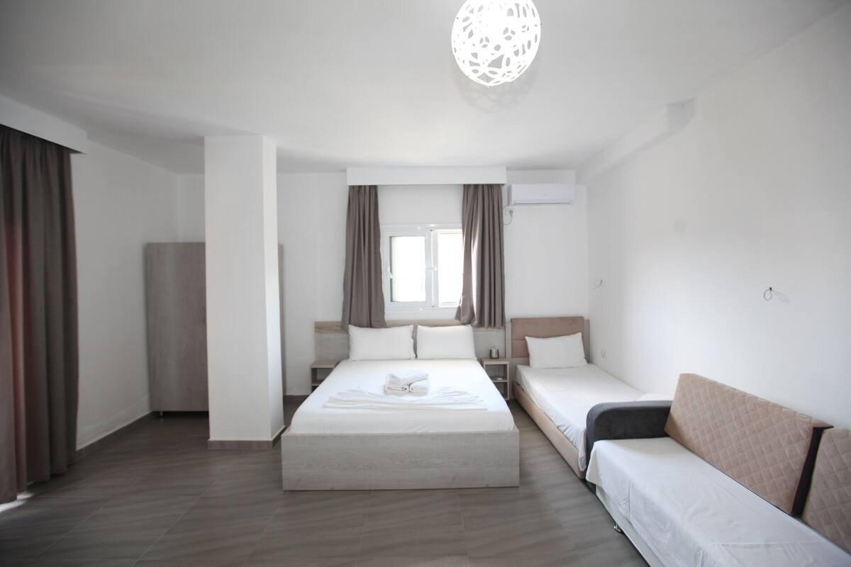 Quadruple Room | Desk, WiFi (free)