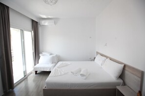 Family Room, Balcony