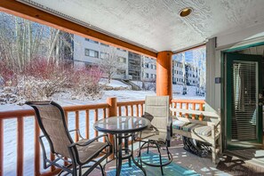 Apartment, 2 Schlafzimmer | Speisen im Freien