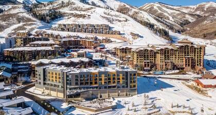 51 Snowflower 2 Bedroom Condo by RedAwning