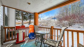 Condo, 2 Bedrooms | Property grounds