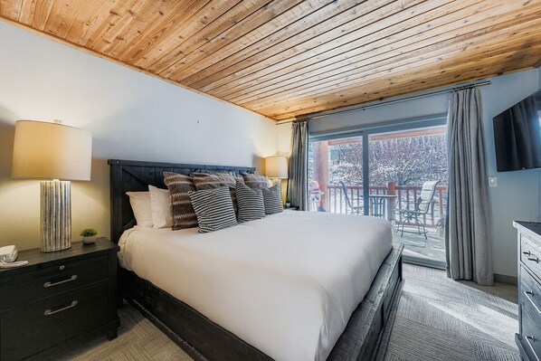 Condo, 2 Bedrooms | 2 bedrooms, laptop workspace, iron/ironing board, free WiFi - 51 Snowflower 2 Bedroom Condo by RedAwning (Park City)