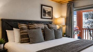 Kondominium, 2 kamar tidur | 2 kamar tidur, ruang kerja ramah laptop, dan setrika/meja setrika