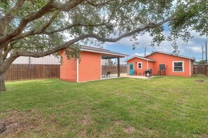 House, 2 Bedrooms | Exterior