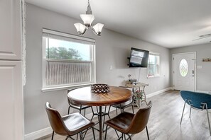 House, 2 Bedrooms | Dining