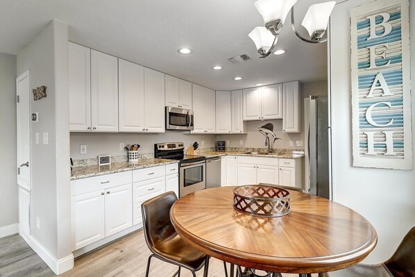 House, 2 Bedrooms | Private kitchen | Fridge, oven, coffee/tea maker, toaster