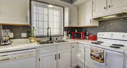 Updated 1 Bedroom Apartment A Stone's Throw From Downtown Omaha