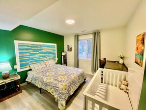 2 bedrooms, desk, iron/ironing board, free WiFi - Updated 2 Bedroom Apartment A Stone's Throw From Downtown Omaha (Council Bluffs)