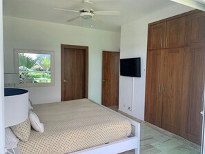2 室のベッドルーム、WiFi、ベッドシーツ、車椅子でアクセスできる設備