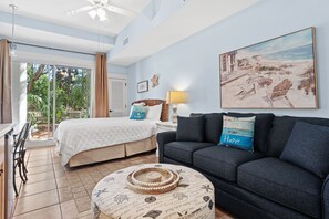 Iron/ironing board, free WiFi, bed sheets - Service Animal Friendly - YARD! Reduced Rate on Baytowne Studio! Pool, Patio. (Miramar Beach)