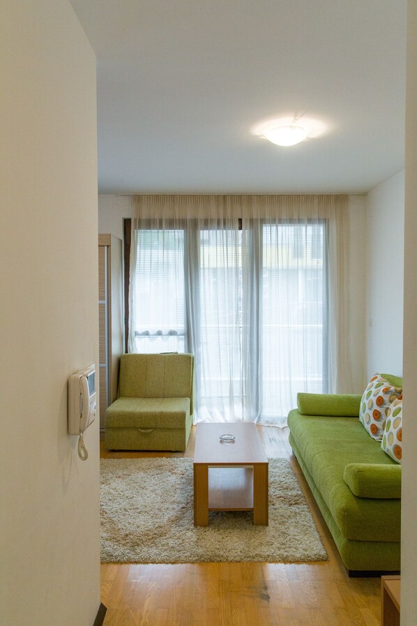 Hallway - Burcak Apartment (Budva)