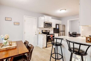 Fridge, microwave, oven, stovetop - Cozy 3BR Cottage w/ Fenced Yard l Dogs Welcome (Fayetteville)