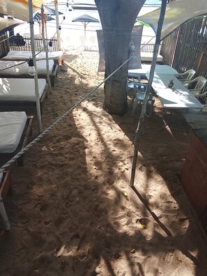 Outdoor dining - Quiet beach inn (Cartagena)