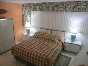 2 bedrooms, iron/ironing board, travel crib, WiFi - OCEANVIEW SPECTACULAR SUNSETS BY OCEANSIDE (Key Largo)