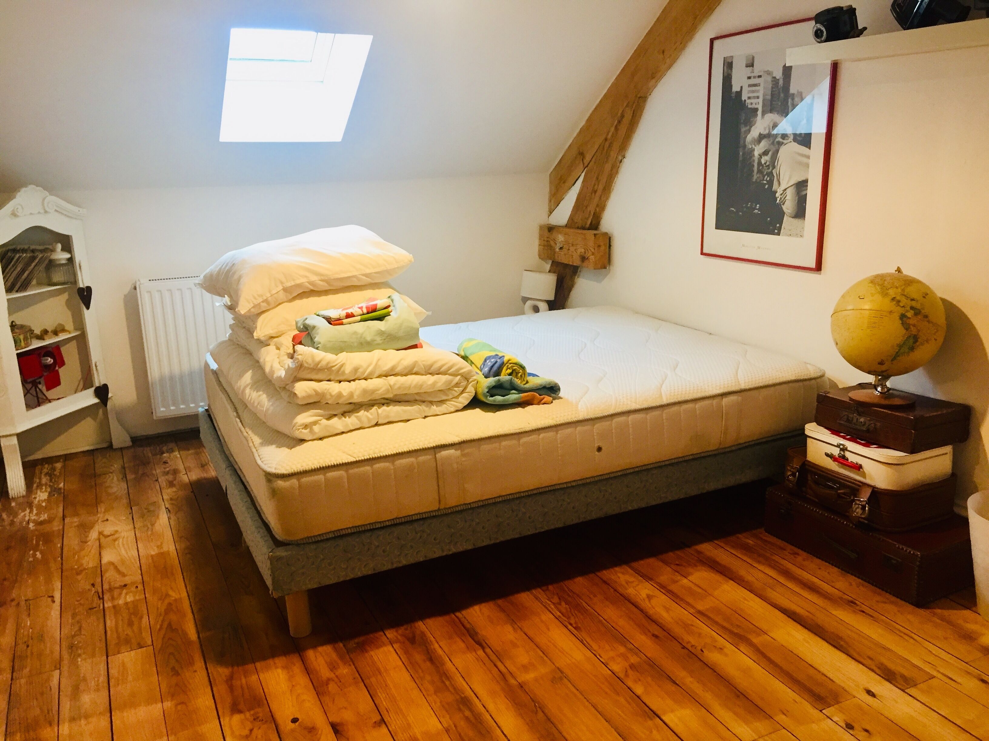 10 bedrooms, iron/ironing board, free WiFi, bed sheets