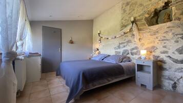 3 bedrooms, iron/ironing board, travel crib, free WiFi