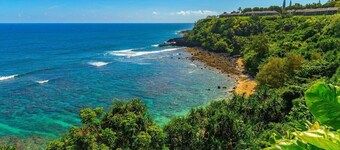 Spectacular Oceanfront Condo at Hideaways Beach, Bali Hai Views, AC all rooms