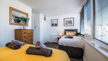 2 bedrooms, iron/ironing board, WiFi