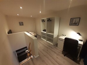 1 bedroom, in-room safe, desk, iron/ironing board
