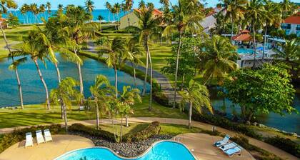 Serene Penthouse Oasis. Beach Steps Away, Pool, & Tranquility