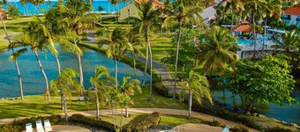 Serene Penthouse Oasis. Beach Steps Away, Pool, & Tranquility