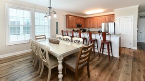 Dining - Oceanfront 5 BR Beach House in Surfside Beach with Private Pool! LA ESMERALDA II (Surfside Beach)