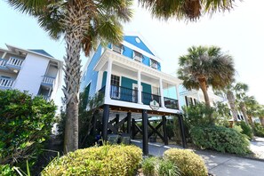 Exterior - Oceanfront 5 BR Beach House in Surfside Beach with Private Pool! LA ESMERALDA II (Surfside Beach)