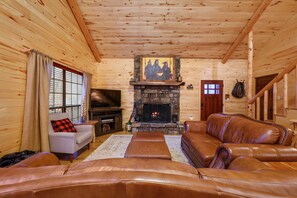 Een smart-tv, een open haard, videogames en een dvd-speler