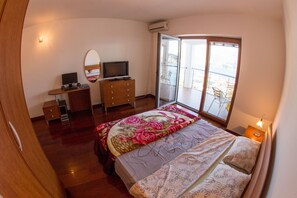 Lyxlägenhet | 3 sovrum, individuell inredning, unika möbler och skrivbord