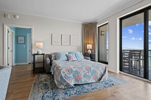 4 habitaciones, escritorio y tabla de planchar con plancha 