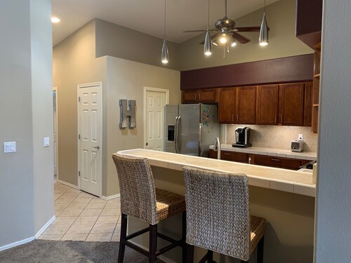 Bullhead City 3 Bedroom! Private Launch, & Beach!