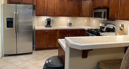 Bullhead City 3 Bedroom! Private Launch, & Beach!