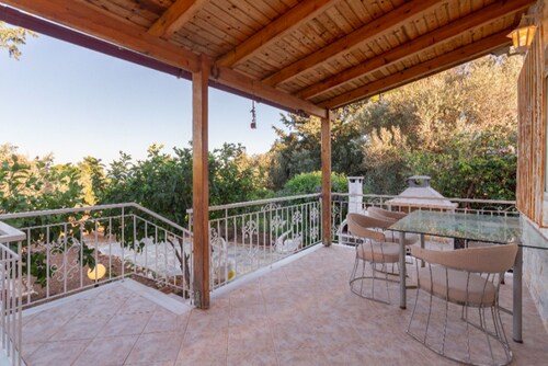 ITS A LOVELY PROPERTY TO RELAX IN