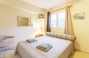 2 bedrooms, iron/ironing board, free WiFi, bed sheets