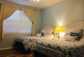 2 Schlafzimmer, Schreibtisch, Bügeleisen/Bügelbrett, kostenloses WLAN