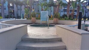 A pool area with a sign indicating spa rules and a 'No Diving' warning. - Orlando Oasis II - Pool Open! Clean Spacious Villa By Disney (Kissimmee)