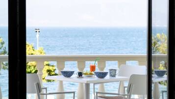 Luxury Villa | Terrace/patio