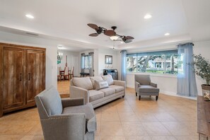 Interior - Private Pool- Close to Beach- 3BR Happy Daze (Fort Myers Beach)