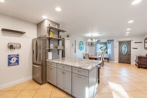 Interior - Private Pool- Close to Beach- 3BR Happy Daze (Fort Myers Beach)