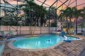 A heated pool - Sabal Palms is a spectacular luxury pool home across from beach with Gulf view (Fort Myers Beach)
