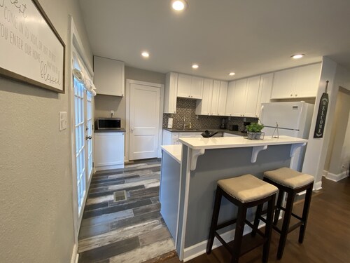 Relax at the Lonestar Lodge! Close to all the fun in DFW!