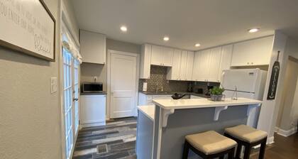 Relax at the Lonestar Lodge! Close to all the fun in DFW!