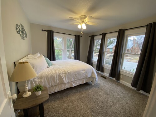 Relax at the Lonestar Lodge! Close to all the fun in DFW!