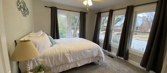 Relax at the Lonestar Lodge! Close to all the fun in DFW!