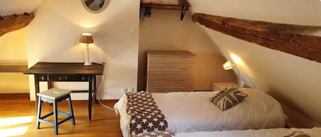 2 Schlafzimmer, BĂŒgeleisen/BĂŒgelbrett, Reisekinderbett, WLAN