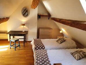 2 bedrooms, iron/ironing board, travel cot, WiFi